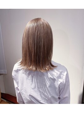 エイミー(Aimee) Aimee ミルクティーブラウン×切りっぱなしボブ