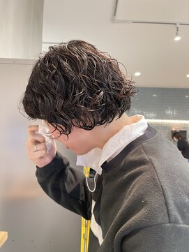 ナループロア ハチ(Nalu pu loa hachi) 伸ばし途中に、ごまかしボブパーマ