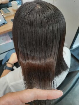 エスカーラ 町田(THE ESCALA) 斜めバング/グレージュカラー/シルキーベージュ［町田駅］