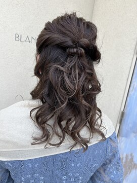 ブランシェ ヘアデザイン(BLANCHE hair design) アシンメトリーハーフアップスタイル