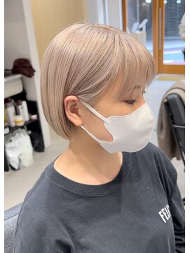 スタン 渋谷(Stam) ミルクティーベージュカラータッセルボブ切りっぱなしボブ渋谷