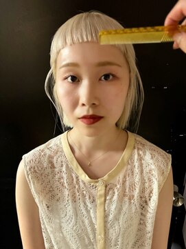 ソイ コンク 下北沢(soi conc) 【effec tbleach】オン眉_エフェクトブリーチ_ブロンド_ミニボブ