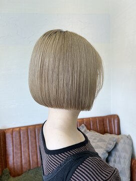 髪屋 紬 ミニボブ/ホワイトベージュ/ハイトーンカラー