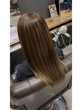 オリーブベージュ