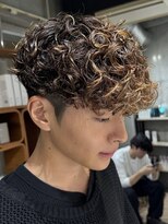 フィフス 天神大名(fifth)&nbsp;天神大名スペインカールツイストパーマフェードフリンジカット