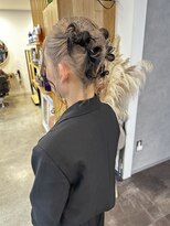 ハイク(HYKE)&nbsp;モードツインシニヨン×タイトヘアアレンジ