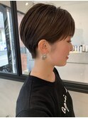 丸みを抑えたタイトなショート