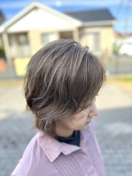 モア 下通店(MORE) 白髪ぼかしで楽しむハイトーンカラー