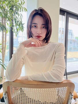 ホロ(hollo) フェイスレイヤー ウルフボブ 切りっぱなしボブウルフレイヤー