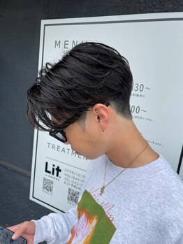 リットバイハレケ(Lit. by HAREKE)の写真/メンズのお客様多数ご来店♪理容のバーバースタイルを兼ね備えた、落ち着いた雰囲気のLit.byHAREKE☆