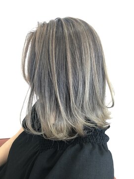 イーエス(E.S) 透明感のある大人カッコイイバレイヤージュ