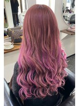 「痛い・しみる」を解消｜ 【頭皮につけない技術】で叶えるストレスフリーなブリーチ施術