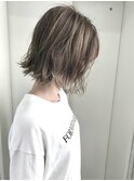 細めハイライト×ベージュカラー切りっぱなしボブ♪