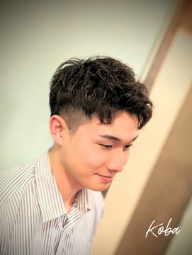 リバティシェアバーバー 銀座(LIBERTY SHARE BARBER) 癖毛を生かしたパーマ風地毛ショート