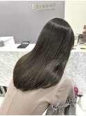 赤み抑えたオリーブグレージュ