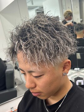 レボ 神宮寺店(Revo) ホワイトメッシュ×縦落ちツイスト