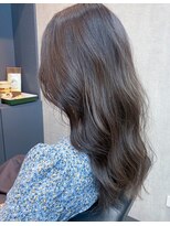 オト(oto)&nbsp;女性らしいフェミニンな印象　ゆるふわ艶ウェーブ