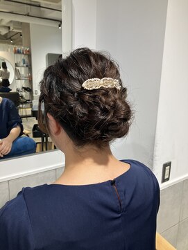 グラスバイネオリーブ 大倉山駅前店(grace by neolive) サイド編み込みシニョン/お呼ばれヘアセット