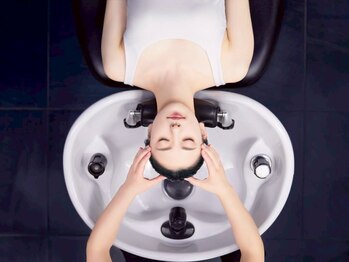 サクラビューティー リム(SAKURA Beauty limb)の写真/頭皮と髪の環境を整える。髪質改善を促すリフレッシュヘッドスパ。