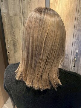 ナフィ バイ エイム 町田店(Nafie by eim) フェミニンセミディ/柔らかストレート/切りっぱなしロブ/モテ髪