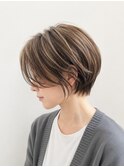 新城明るい白髪染め白髪ぼかしハイライト 大人ショートボブ