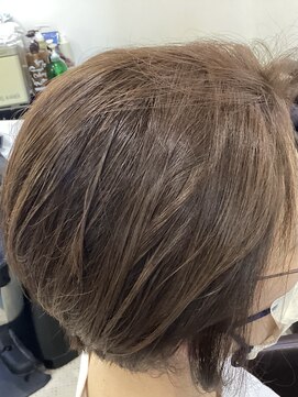 サロンドマナ シルエットバツグンボブ