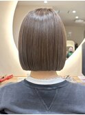 ショートボブ切りっぱなしボブタッセルボブミルクティーベージュ