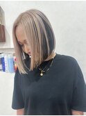 20代アンブレラカラー×シルキーベージュ前下がりぱつっとボブ