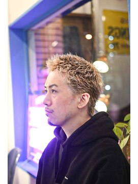 フォーコーナーズカットショップフェイビーズ 名古屋西(FourCornersCutShop favey's) ブロンドベリーショート