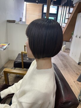 エクロール(ECLORE) 前下がりボブ