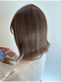 オリーブベージュ