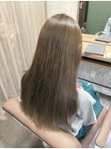 オリーブベージュ