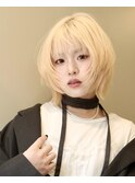 ブロンド レイヤーボブ 顔周りレイヤー
