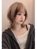 ウルフミディアムミルクティーベージュハイトーンブリーチ顔周り