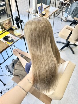 キキ(kiki by KENJE) シャンパンベージュ