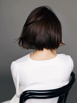 キヴィ(kivi) 艶さらストレート 自然な縮毛矯正×大人ミディアムボブ