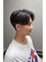 ディスイズバーバーフォース(THIS IS BARBER 4th)&nbsp;センターパート 韓国ヘア ニュアンスパーマ 20代 ビジネス