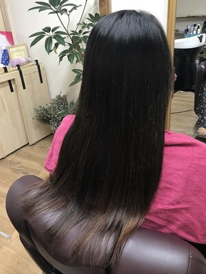 【東加古川駅徒歩2分】ダメージレスで柔らかな仕上がりのストレートを実現♪毛先まで潤い溢れるツヤ髪に。