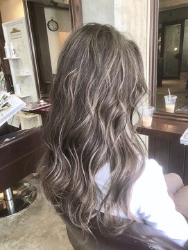 キー(key) グレージュ