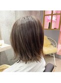 極細ハイライトでつくる外ハネ切りっぱなし