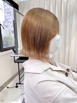 ヴェイン 渋谷(vain) ミニボブ/外はねボブ/くすみベージュ