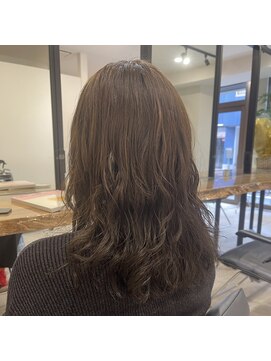 テン 京急川崎店(ten) ミディアムレイヤー×オリーブベージュ