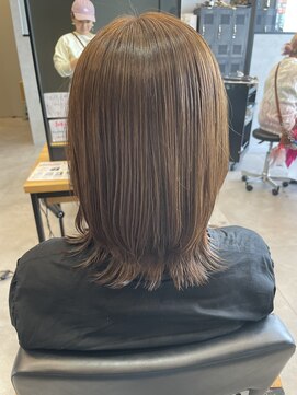 アチーブリス(achieve Liss) 20代30代40代暖色系カラー×ナチュラル×小顔×切りっぱなし