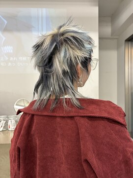 レコ 渋谷(LECO) 寒色系デザインのシャギーウルフ