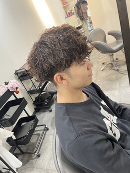 ヘアープロポーザー ラグ(hair proposer Leggu)の写真/メンズスペシャリストによる黄金比率カット×ツイストスパイラルパーマ◎圧倒的にカッコいいスタイルに！