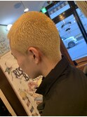金髪ボウズ