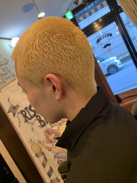 ジェントルマンバーバー(gentleman Barber) 金髪ボウズ