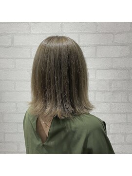 ビスイル 秋葉原店(Vis ill) くびレイヤーエモージュマチルダボブインナーグレージュ