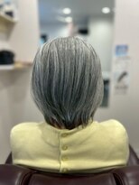 レーヴ(REVE)&nbsp;白髪を活かした、上品なショートボブ。
