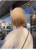 ブリーチカラー　切りっぱなしボブ